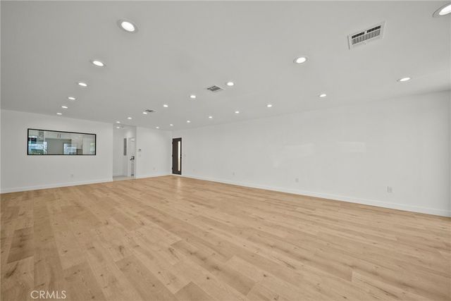 11488 Burbank, North Hollywood, CA 91601