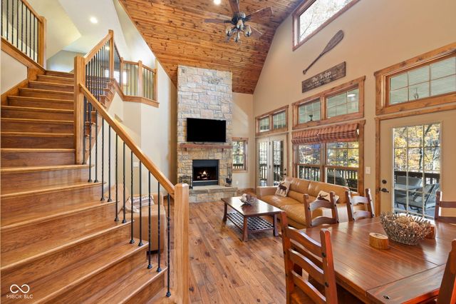 7563 Grizzly Drive, Nineveh, IN 46164