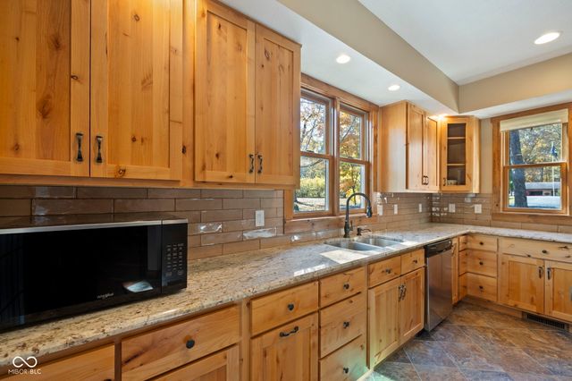 7563 Grizzly Drive, Nineveh, IN 46164