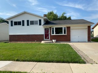 10 E SCHUBERT Avenue, Glendale Heights, IL 60139