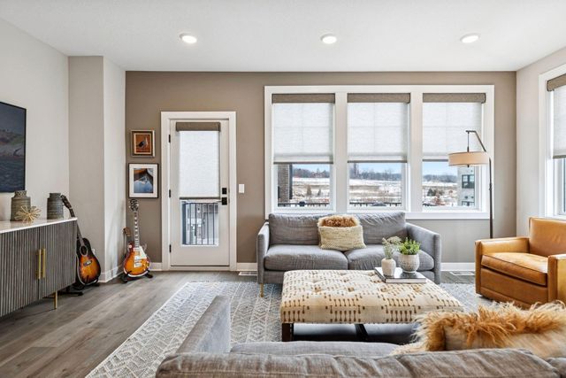 850 Mount Curve Boulevard L, Saint Paul, MN 55116