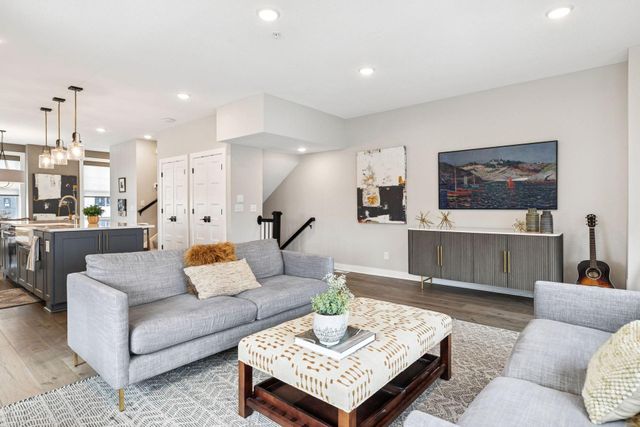 850 Mount Curve Boulevard L, Saint Paul, MN 55116