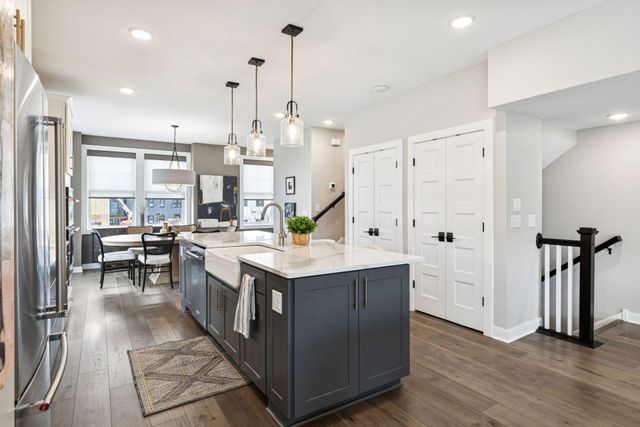 850 Mount Curve Boulevard L, Saint Paul, MN 55116