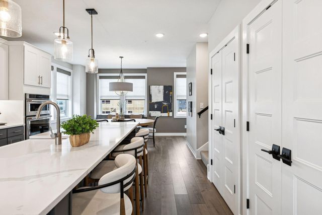 850 Mount Curve Boulevard L, Saint Paul, MN 55116