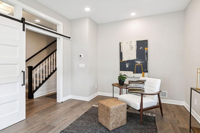 850 Mount Curve Boulevard L, Saint Paul, MN 55116