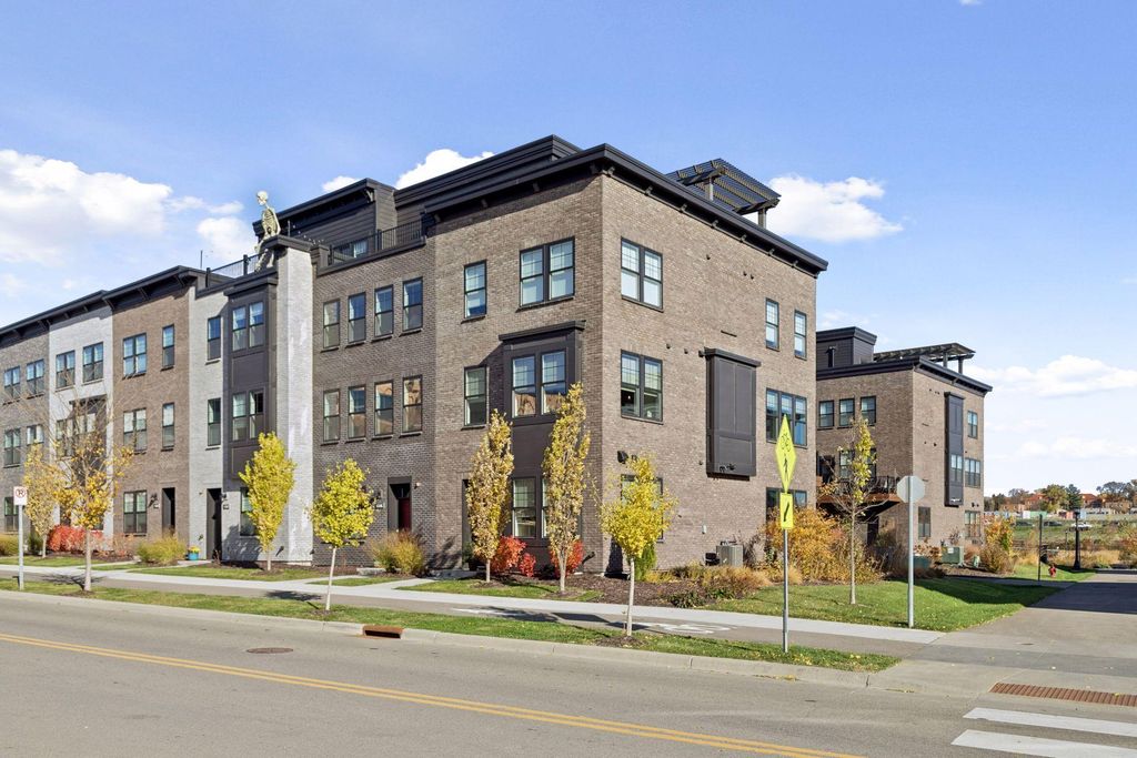 850 Mount Curve Boulevard L, Saint Paul, MN 55116