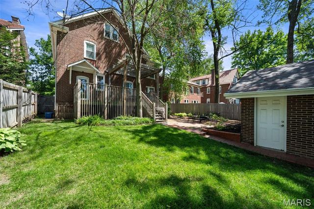 6920 Pershing Avenue, University City, MO 63130