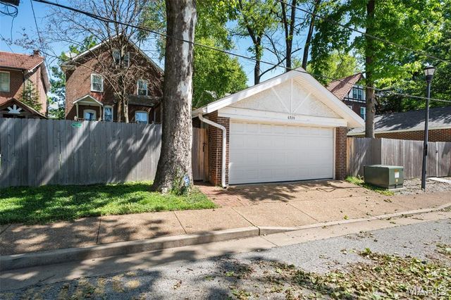 6920 Pershing Avenue, University City, MO 63130