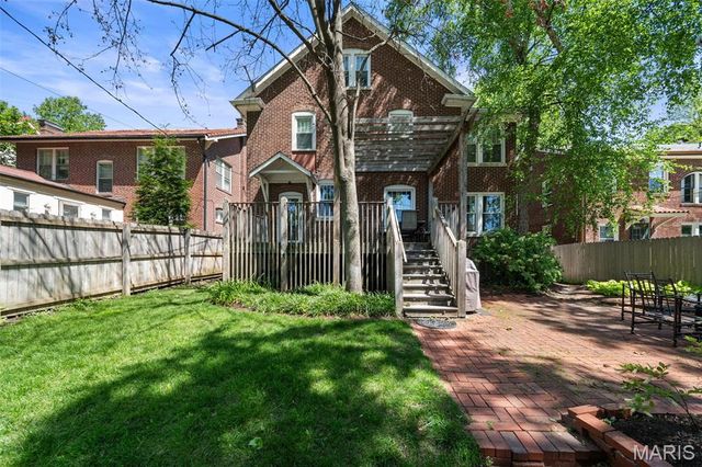 6920 Pershing Avenue, University City, MO 63130