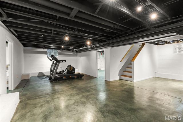 6920 Pershing Avenue, University City, MO 63130