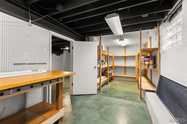 6920 Pershing Avenue, University City, MO 63130