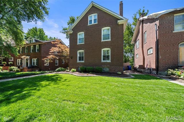 6920 Pershing Avenue, University City, MO 63130