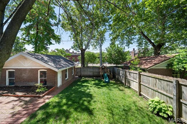 6920 Pershing Avenue, University City, MO 63130