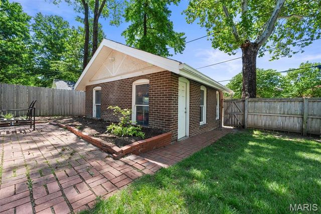 6920 Pershing Avenue, University City, MO 63130