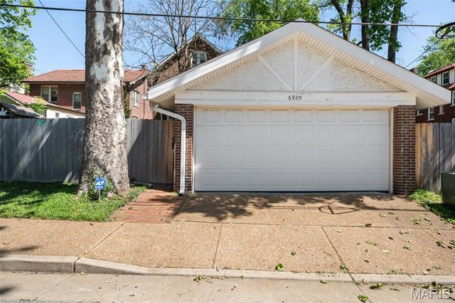 6920 Pershing Avenue, University City, MO 63130