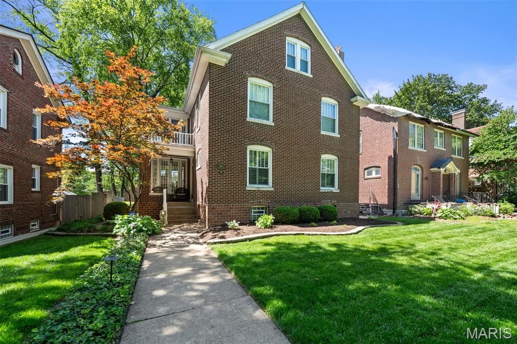 6920 Pershing Avenue, University City, MO 63130