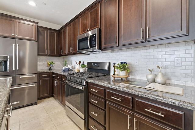 3832 Lookout Dr, Modesto, CA 95355