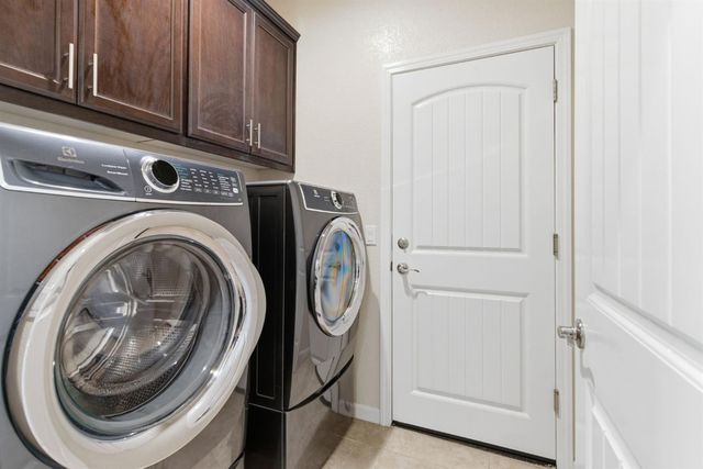 3832 Lookout Dr, Modesto, CA 95355