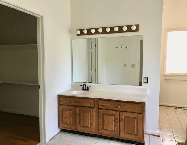 156 UVILLA ESTATES DR, Shenandoah Junction, WV 25442