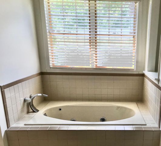 156 UVILLA ESTATES DR, Shenandoah Junction, WV 25442
