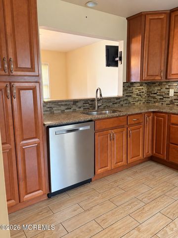 67 Claridge Court 152, Toms River, NJ 08753