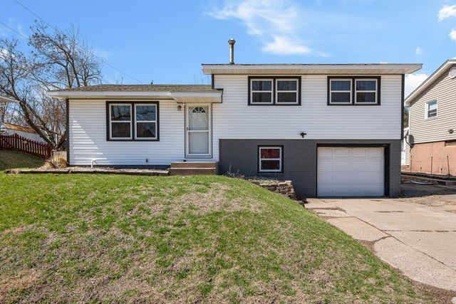 8012 10TH Street W, Rock Island, IL 61201
