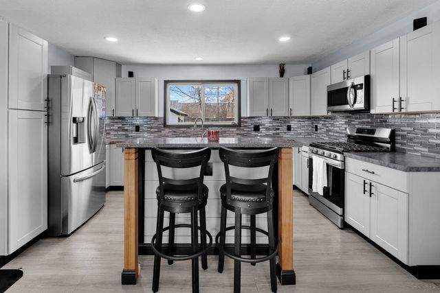 8012 10TH Street W, Rock Island, IL 61201