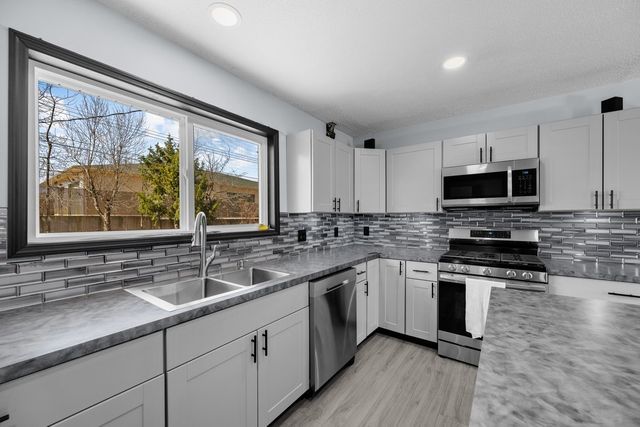 8012 10TH Street W, Rock Island, IL 61201