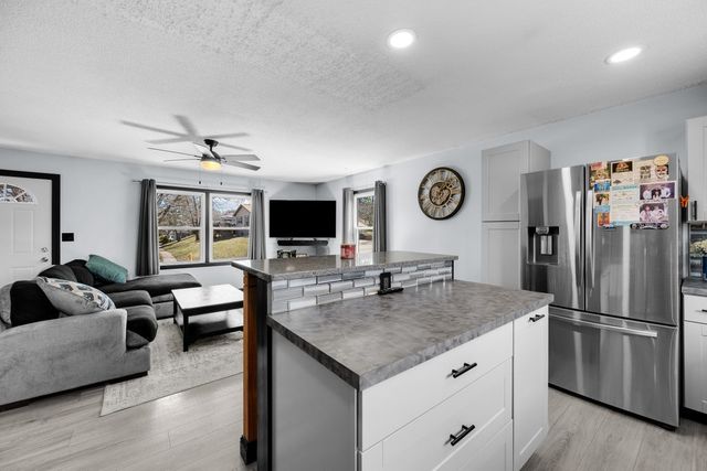 8012 10TH Street W, Rock Island, IL 61201