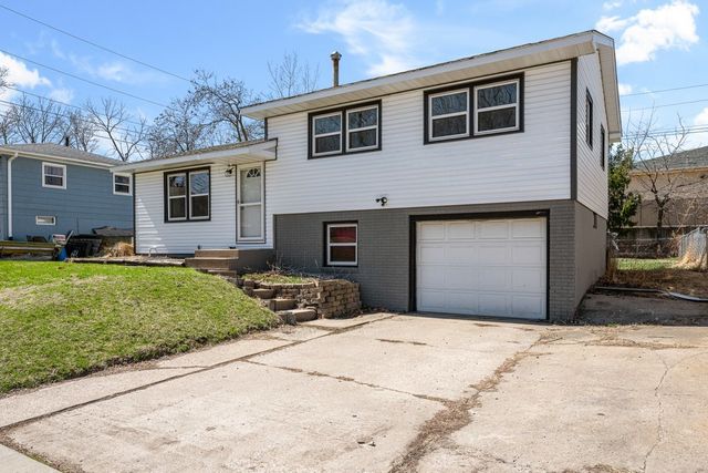 8012 10TH Street W, Rock Island, IL 61201