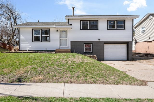 8012 10TH Street W, Rock Island, IL 61201