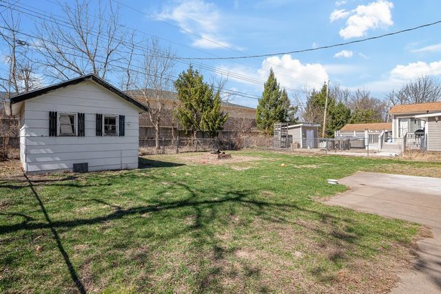 8012 10TH Street W, Rock Island, IL 61201