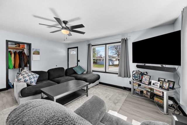 8012 10TH Street W, Rock Island, IL 61201