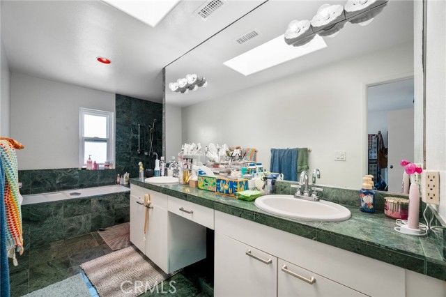 867 Aubrey Court 3, Hermosa Beach, CA 90254