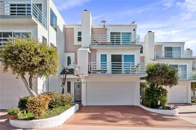 867 Aubrey Court 3, Hermosa Beach, CA 90254