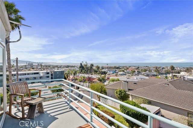 867 Aubrey Court 3, Hermosa Beach, CA 90254