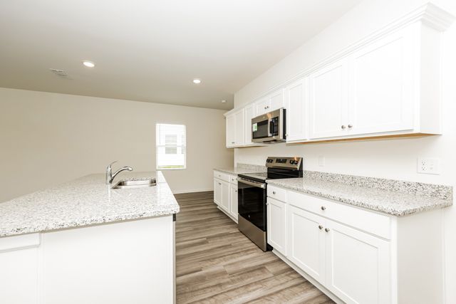 1068 Large Poppy Dr, La Vergne, TN 37086