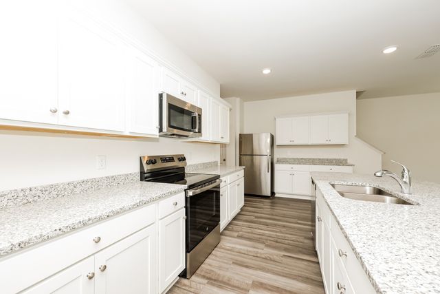 1068 Large Poppy Dr, La Vergne, TN 37086