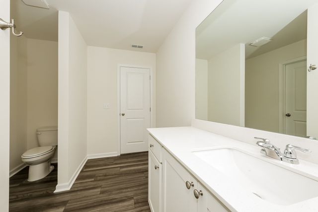 1068 Large Poppy Dr, La Vergne, TN 37086