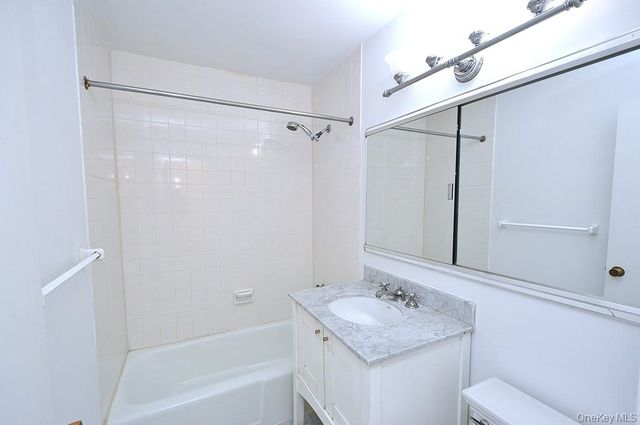 100 E Hartsdale Avenue 5DE, Hartsdale, NY 10530