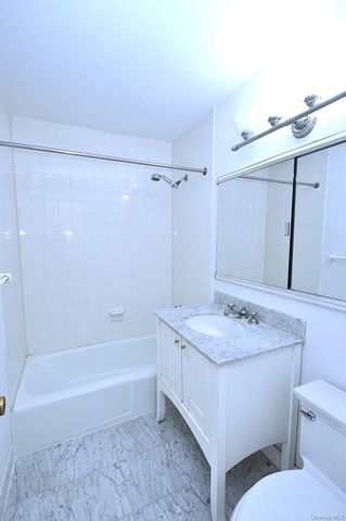 100 E Hartsdale Avenue 5DE, Hartsdale, NY 10530