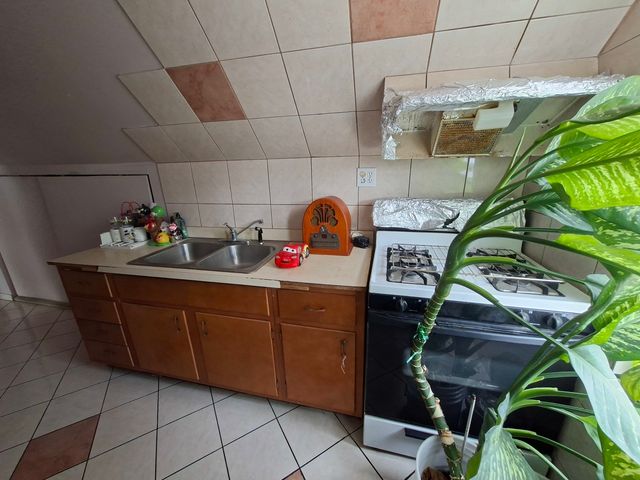 3109 N Newland Avenue, Chicago, IL 60634