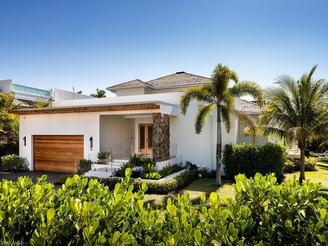 14 Sabre LN, Naples, FL 34102