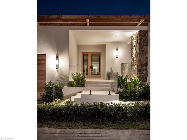 14 Sabre LN, Naples, FL 34102