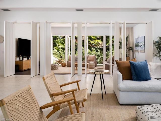 14 Sabre LN, Naples, FL 34102