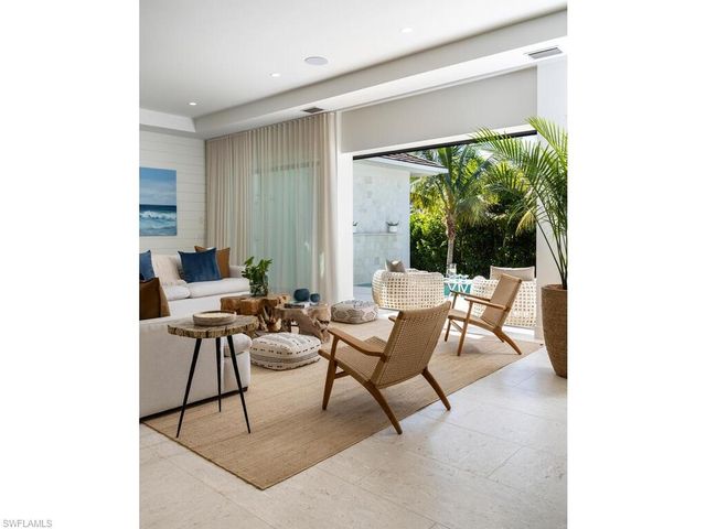 14 Sabre LN, Naples, FL 34102