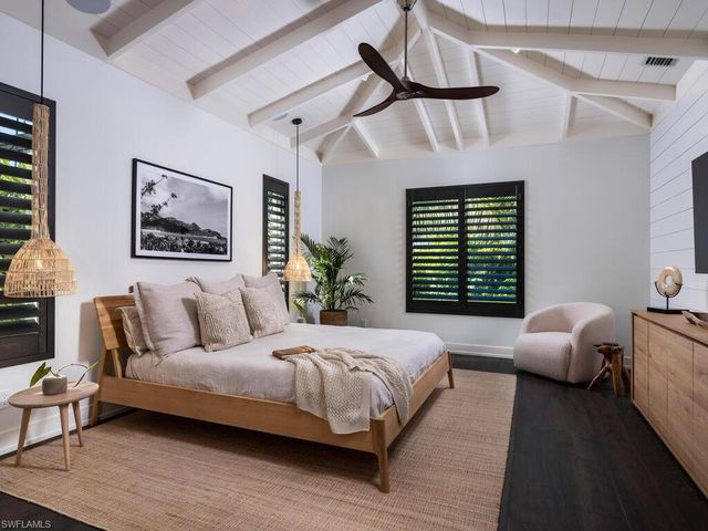 14 Sabre LN, Naples, FL 34102