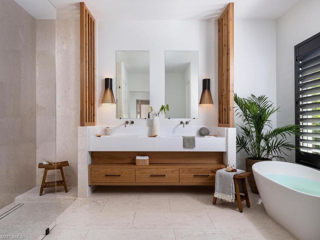 14 Sabre LN, Naples, FL 34102