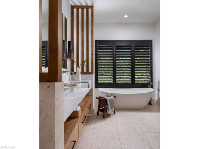 14 Sabre LN, Naples, FL 34102