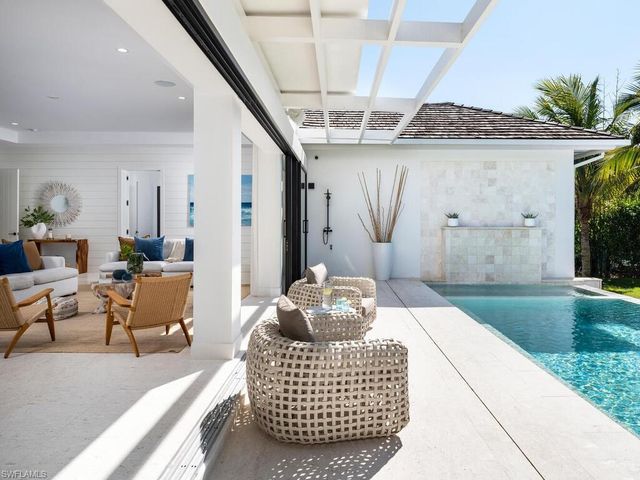 14 Sabre LN, Naples, FL 34102